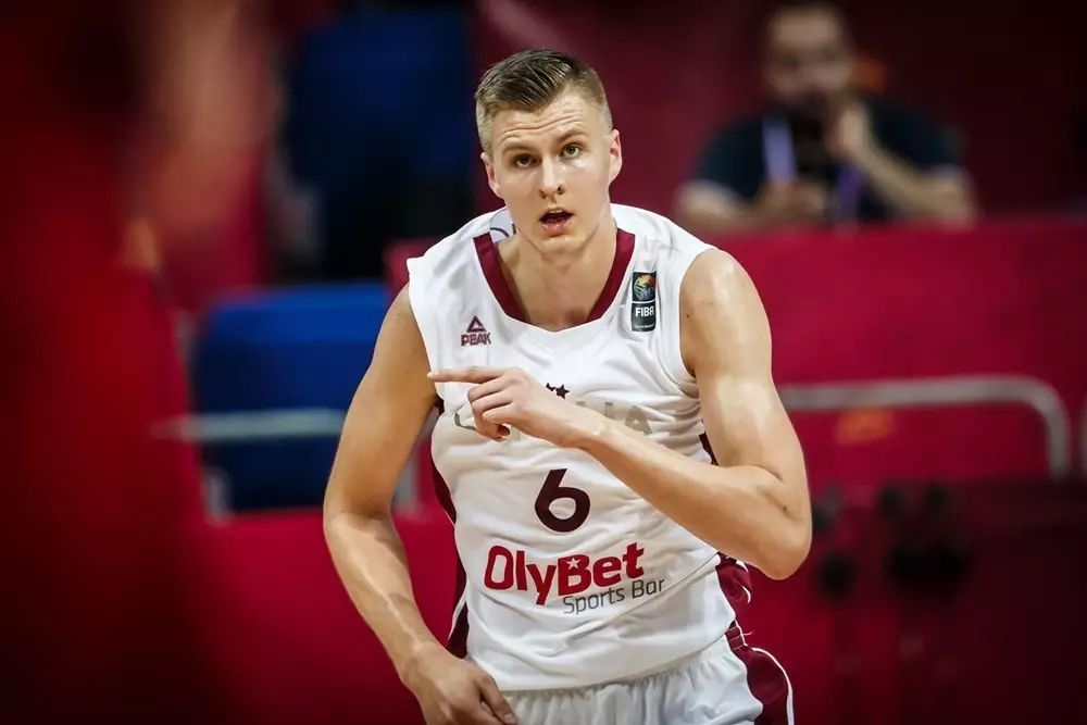 姚明：NBA名气比实力大的球员：黑姚明排第三，第一是“卡皇”