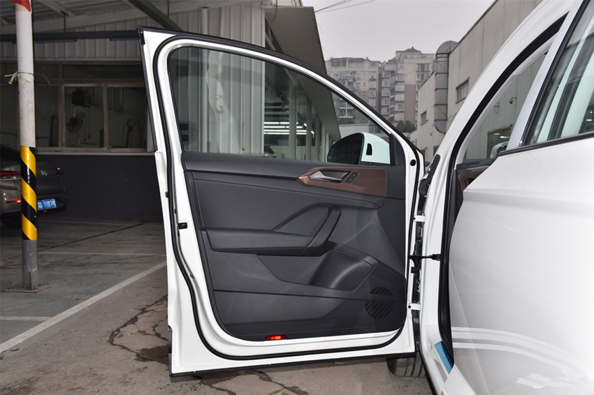 大众汽车■大众被逼急了！从17万下探到12万，30天狂卖9342辆，迟早取代H6