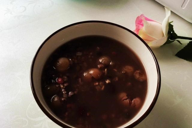 牛奶：早餐，别总抓着牛奶豆浆不放，常喝这一碗粥，面色红润精神也好