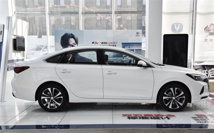 #长安逸动#长安逸动PLUS 1.4T蓝鲸版，长得帅跑得快，国产精品家轿