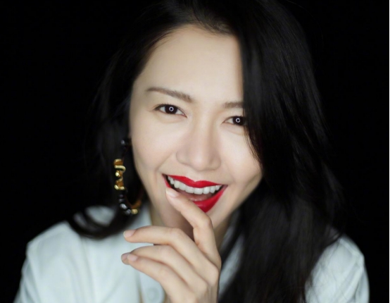 谭维维|谭维维发新专辑鲜为人知，发文感慨羡慕流量歌手，引发网友热议