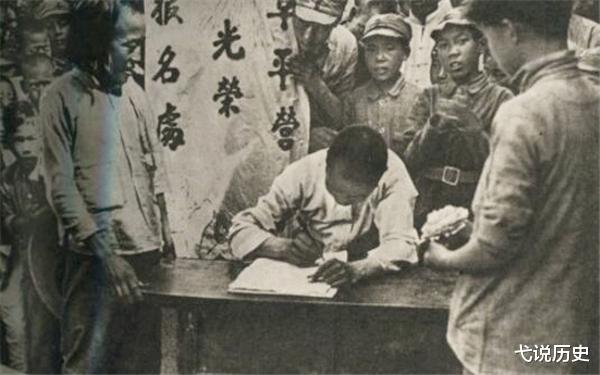 弋说历史|儿子15岁参军，母亲苦等71年，106岁等到儿子后，当晚笑着离世