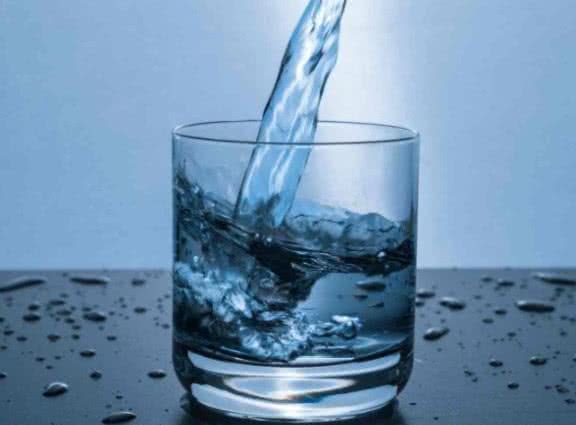 『』喝水的时候，一半开水一半冷水兑成温水，对身体有没有什么坏处？