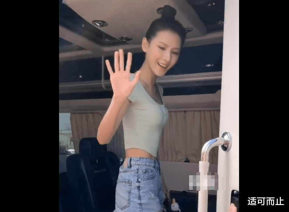 王思聪|王思聪前女友瘦出新高度，目测不超80斤，网友：手里的薯片不香了！