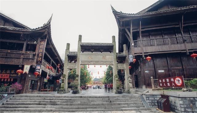 古镇|重庆一景区，雕像出现重大失误，没人解释估计你一辈子也不会知道