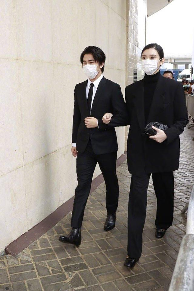 赌王|赌王原配孙女继承奶奶高颜值！3岁失去双亲，葬礼上赢得不动声色