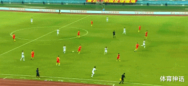 「国足」耻辱！越南媒体嘲讽国足：砸8.7亿归化外国球员，还是踢不过我们