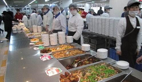 ▲学校强制学生充饭卡,余额每月清零,老师:我也左右为难