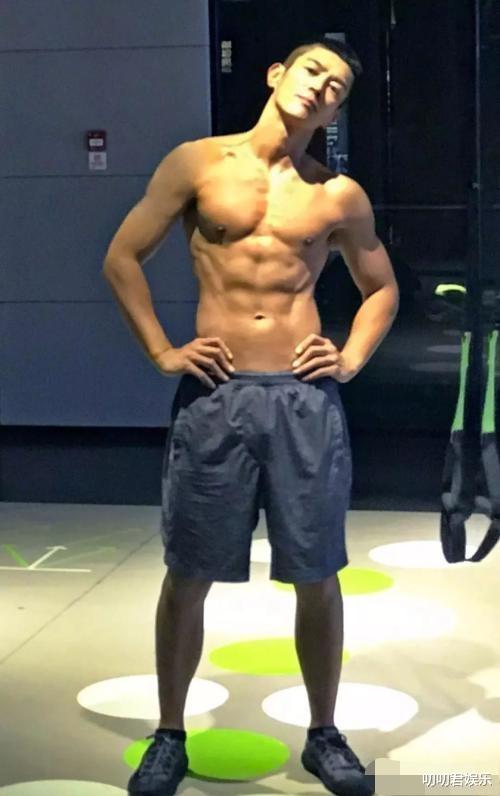 「杜江」179cm黄晓明撞上180cm杜江，身高仅相差1cm，网友看到最明显的对比