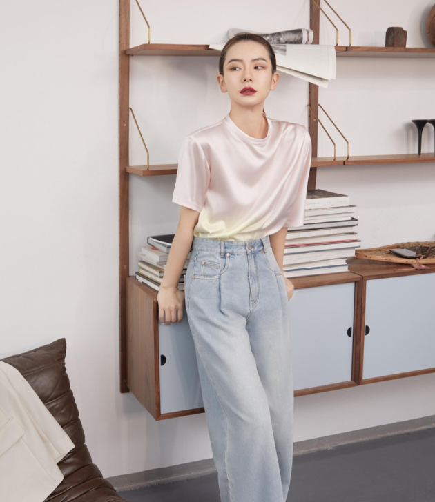 戚薇|戚薇女儿才是“整容式”长大，小时候呆萌可爱，近照比妈妈还养眼