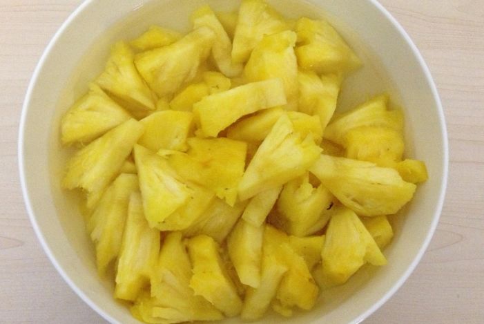 『水果』吃了20多年的菠萝,才知道用盐水泡是错的,正确方式很简单
