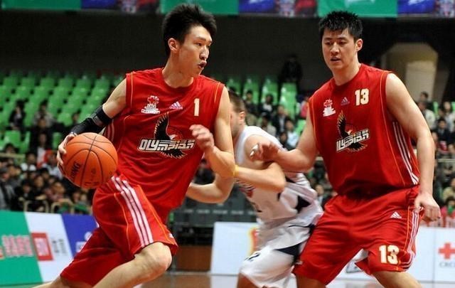 #张松涛#中国篮坛重磅消息！曝前国字号中锋或提前退役，隔扣阿联成佳话