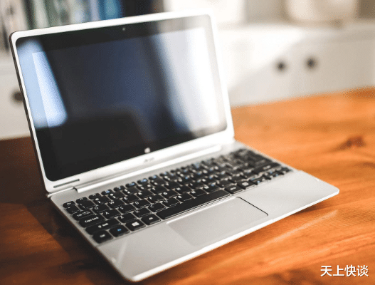 固态硬盘|随着轻薄的发展趋势，很多笔记本是板载的内存条，无法自行更换