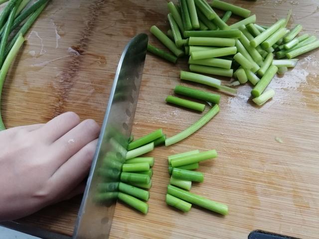 「李子柒」5月，孩子长高黄金期，多给孩子吃这菜，脆嫩可口，个子蹭蹭长