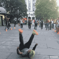 |“在女朋友包里翻到一把尺子，是用来量什么的？我有点慌？”哈哈哈！