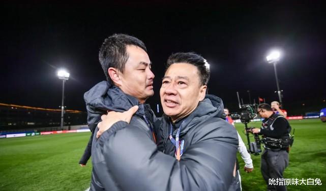 上海申花|上港成绩好，为何本地球迷更喜爱上海申花？看看吴金贵就知道了