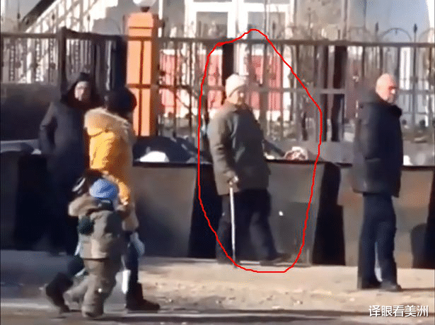 突然下起暴雨 俄罗斯奶奶爱做零食装虚弱，分享邻里被质疑，人肉秘密15年后曝光