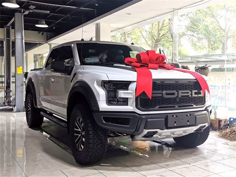 福特猛禽|父亲买百万福特猛禽，送18岁的儿子当成人礼，网友：缺女朋友吗？