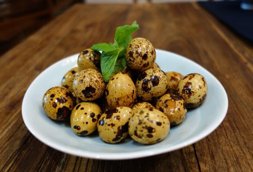 「鸡蛋」鸡蛋、鸽子蛋和鹌鹑蛋，哪种更适合孩子吃？家长不妨了解一下