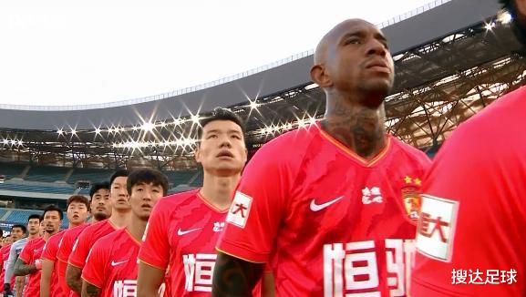 广州恒大|李霄鹏神了！21岁当红新星登场1分钟轰塌恒大，中国足球又1大惊喜