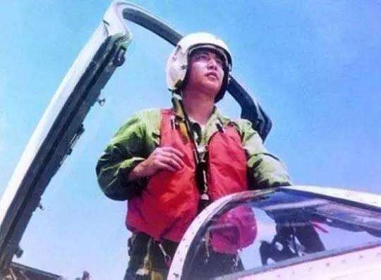 王伟|33岁不幸去世的王伟，他的妻子被特招入伍，儿子被国家全力抚养