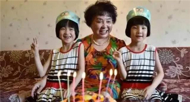 臆说古史|60岁老太冒死生下双胞胎，今被现实打败：如果再选一次，我不会生