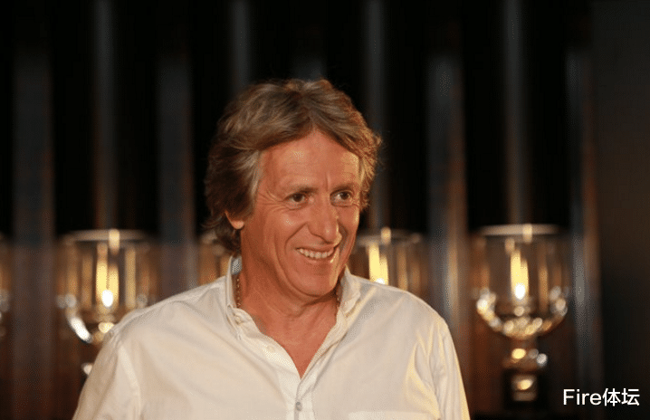 欧联杯|在制造耻辱纪录后，欧冠双冠王给出回应，用一波6连胜在双线前进