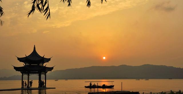 火车 中国“最耗时”火车，途径5个省会，全程票仅447元