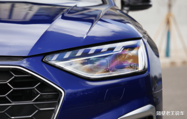 【奥迪A4】30岁男人的新目标，顶级四驱+11个扬声器，年销16万比宝马3系受欢迎