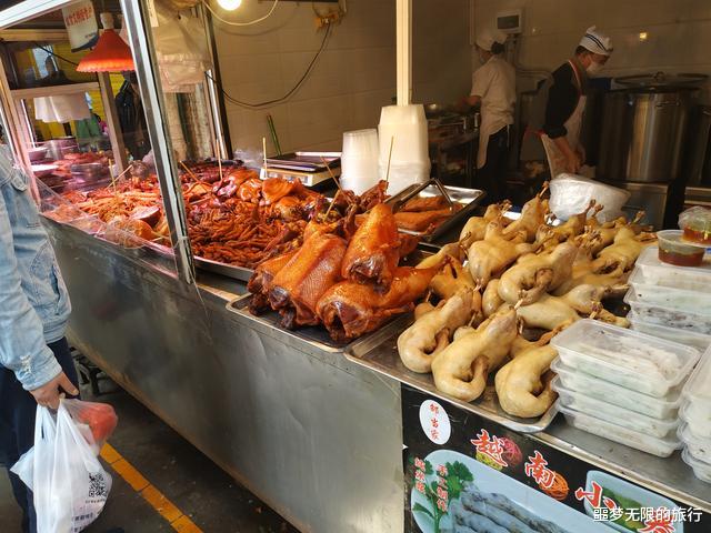 『牛背梁』云南昆明有个大杂烩市场，汇集了海量特色美食，本地人游客都爱去