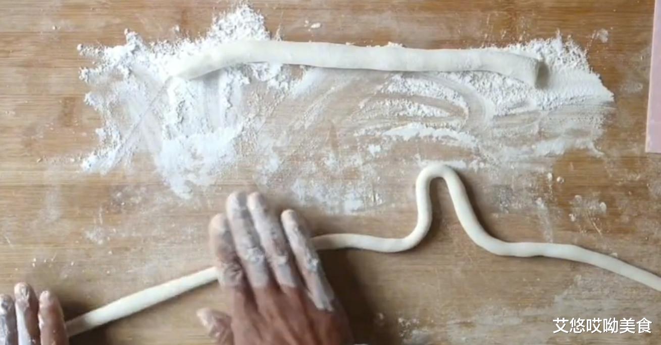 「爆米花」空心爆米花，酥香脆爽，制作简单，一口一把吃不够