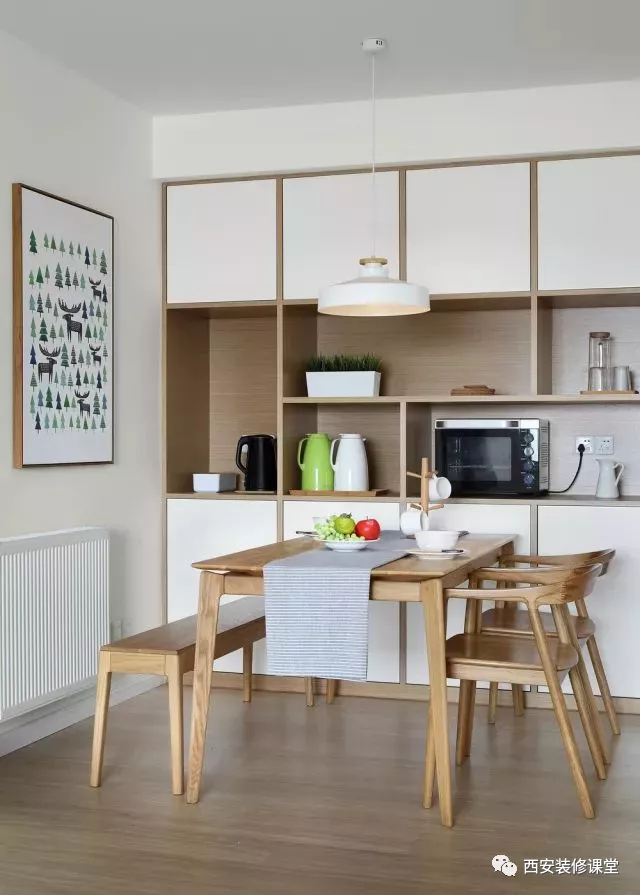 实木地板|100㎡三居老房无地暖，大白墙与木地板装出豪宅范