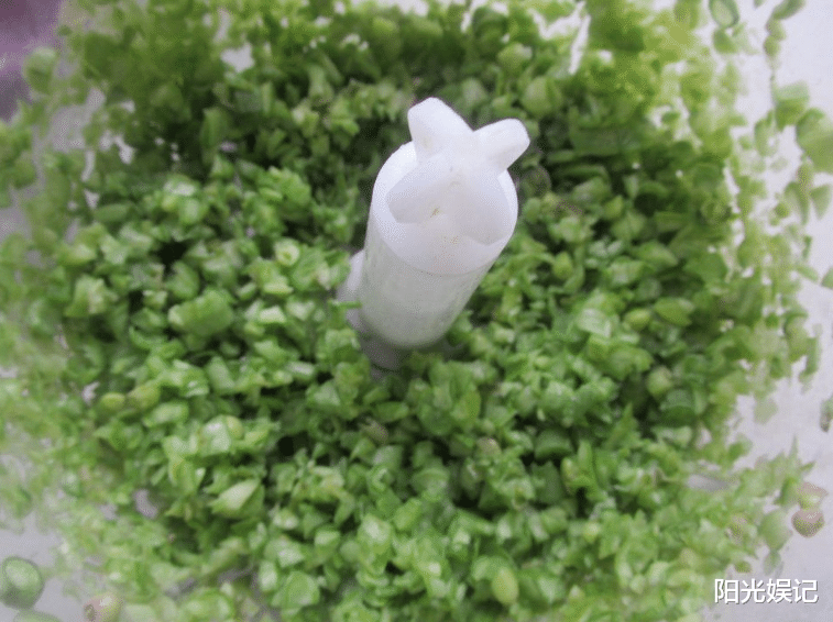 饺子|7月包饺子,荠菜芹菜靠边站,这菜正当季,一咬满口香,百吃不厌