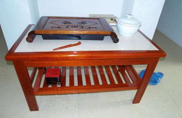 退休木匠亲手用木板做了个茶几，竟有人叫价2000块钱想买