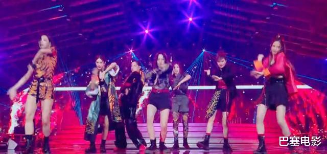 金智妮|光不会打、舞美low爆，《姐姐》首次公演土味十足，赛制更气人