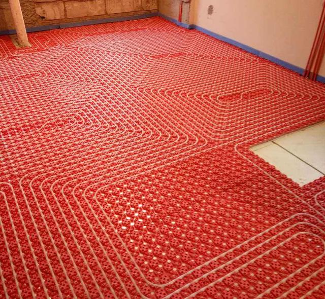 取暖方式选用地暖，铺贴这种新型款式厚度薄，安全省钱利民首选