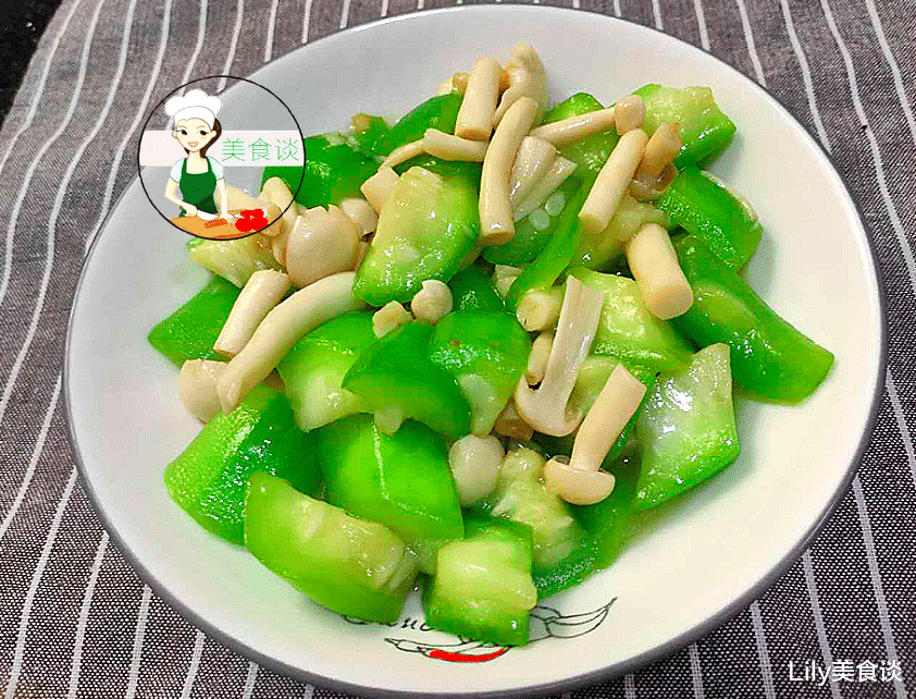 丝瓜|九月，这两样素菜一起炒，不放肉也很鲜，初秋吃它特养人，别错过
