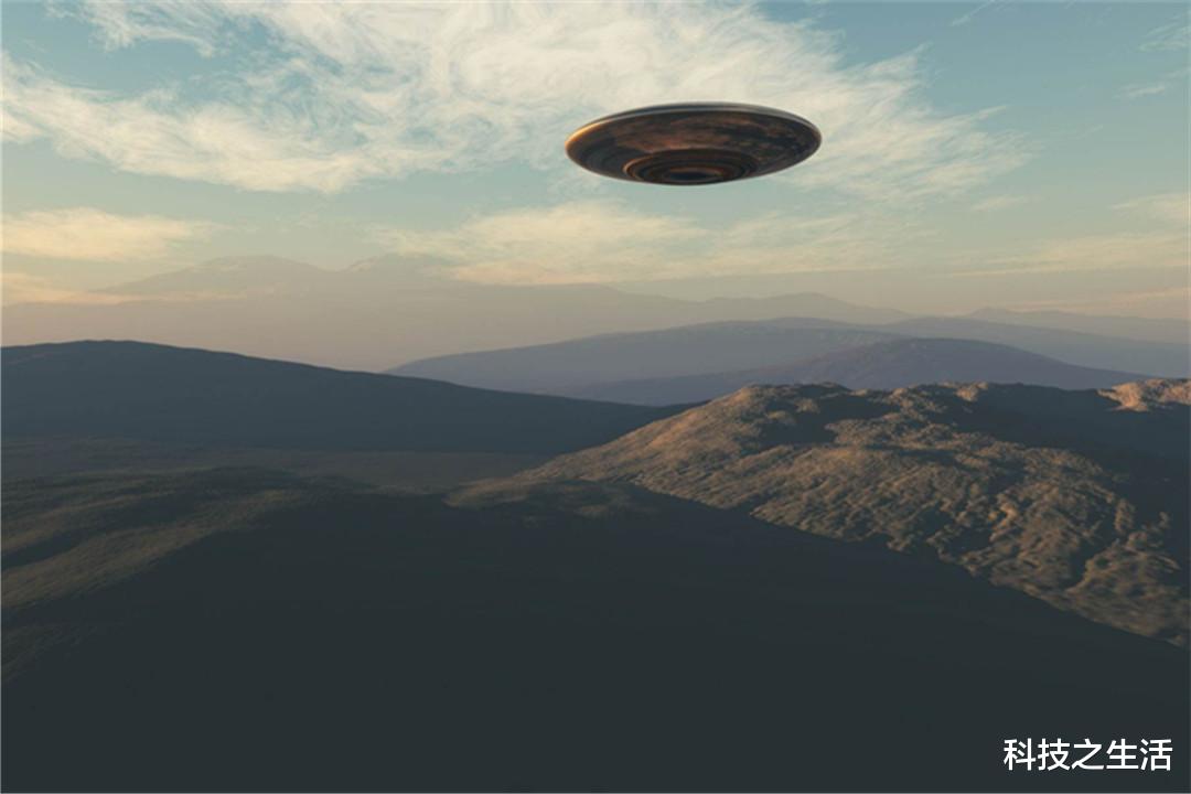 外星人|外星人出现了？美国上空出现“雪茄状”UFO，就在私人飞机旁边！