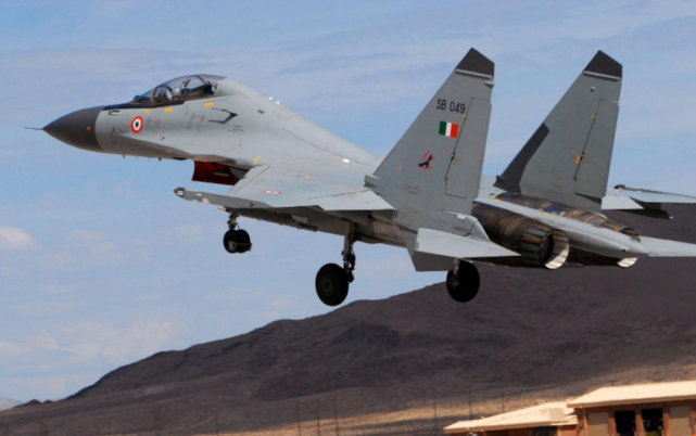 [印度]印度120架战机已飞抵前线，4架预警机全天候巡逻，大战一触即发