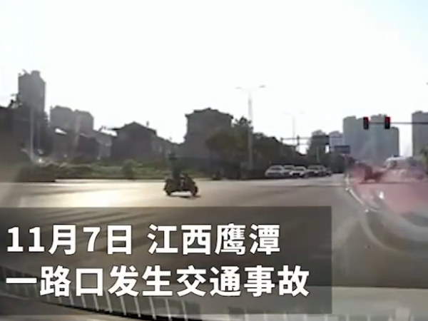 朔事谈|江西一救护车紧急送病人，闯红灯与三轮相撞，警方：车主当场死亡