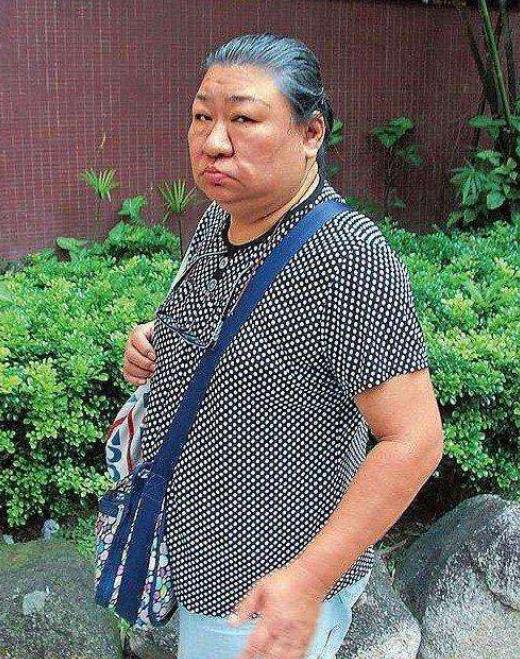 刘德华|刘德华身家过亿，亲姐姐却穷得没地方住？刘德华：我绝对不会帮她