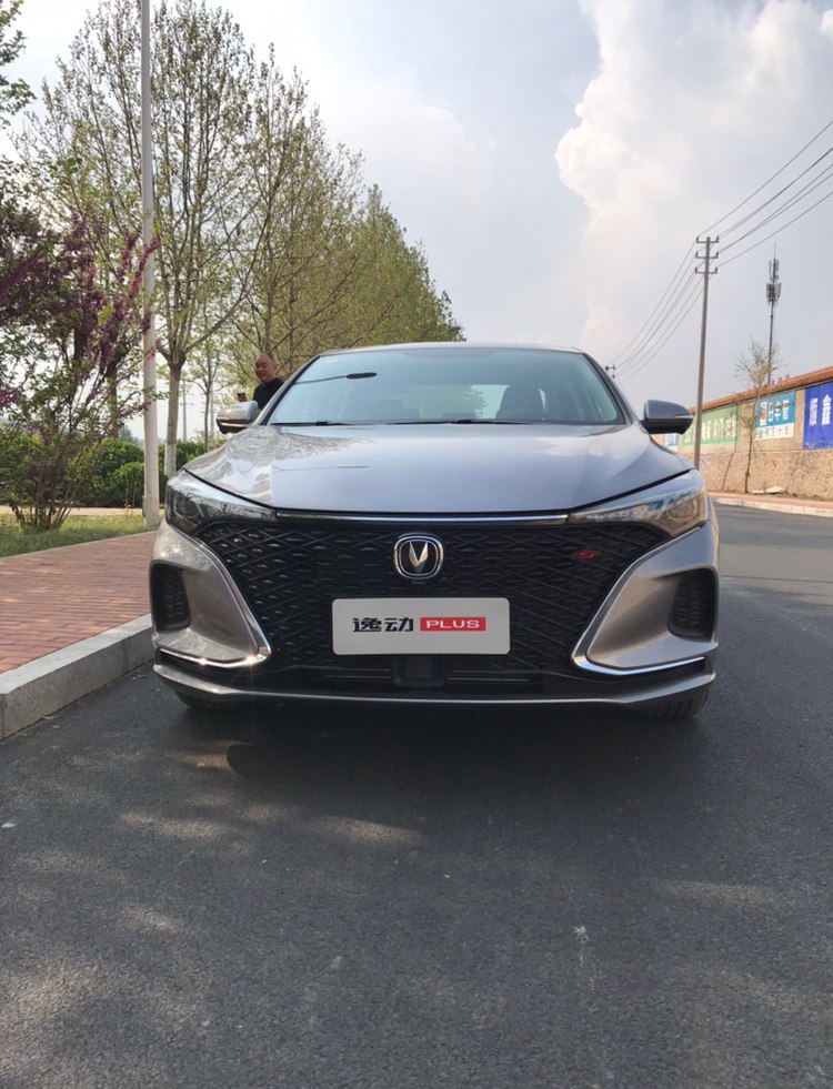 长安汽车■长安再造爆款,这车7.29万起,6AT/双离合任选,月销量已经破万