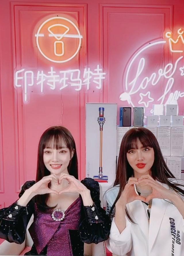 「李小璐」李小璐直播被恶语刷屏,全程不敢看弹幕,直言为了讨生活