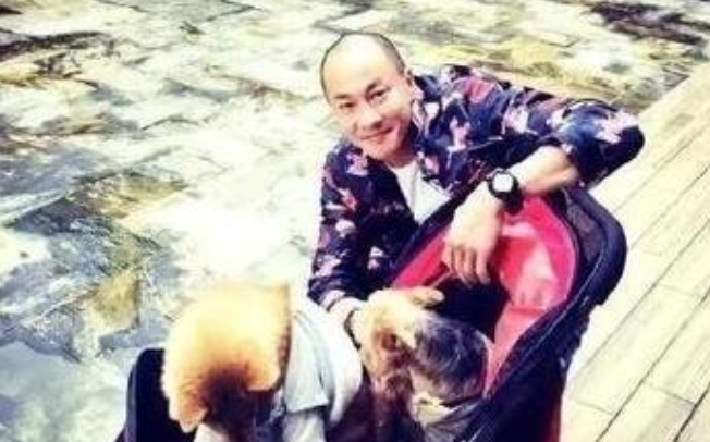「何润东」有种“整容”叫何润东瘦了,45岁重回颜值巅峰,网友却“一击致命”