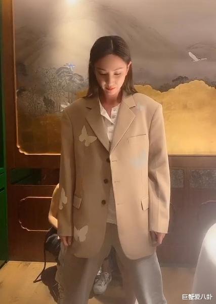 刘芸|钟丽缇和张萌6人团聚会跳舞，带着小咖女星玩，刘芸不难堪吗？
