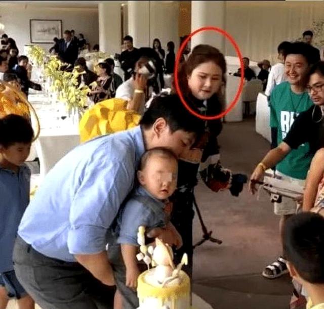 沈腾|沈腾200斤的妻子曝光,一脸旺夫相,一家三口温馨幸福