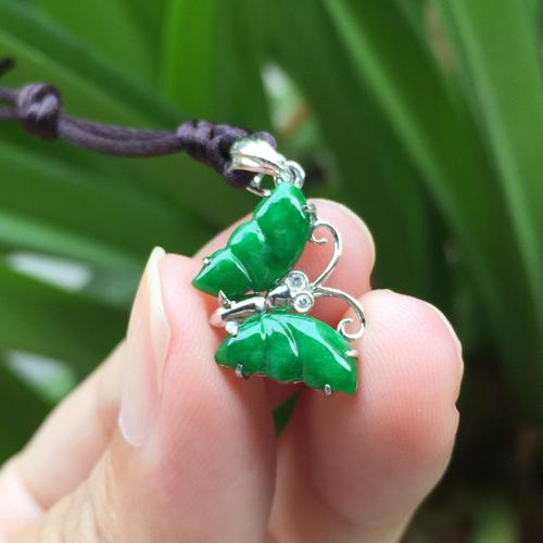 「翡翠」有人说：指甲盖大的翡翠就一千块，买的人就是虚荣攀比