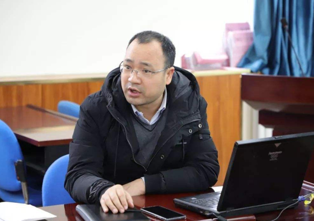 「」网上很多名师在预测高考题，他们的预测能否相信？高三老师这样说