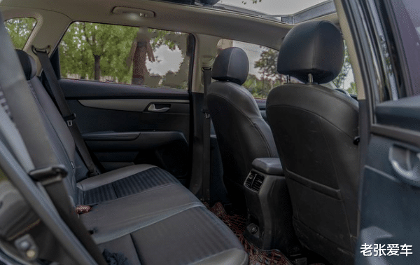 起亚汽车|从16万跌到9.39万，这SUV被捧红了，30天卖出9001辆，碾压途观！