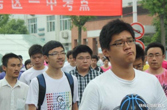 |专家说，普通家庭孩子读三本，可能是灾难，网友：这次我比较同意